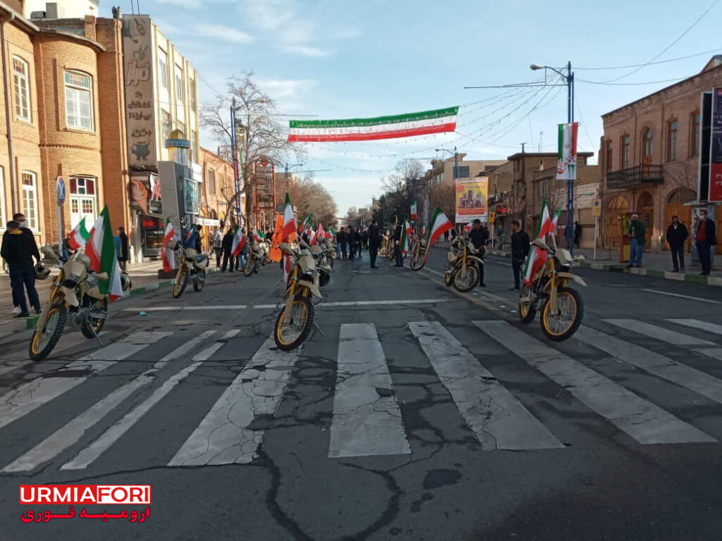 راهپیمایی باشکوه خودرویی و موتوری ۲۲ بهمن در ارومیه