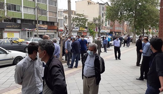 تجمع اعتراضی رانندگان اتوبوس مقابل استانداری آذربایجان‌غربی
