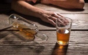 مرگ دختر 12 ساله بر اثر مصرف مشروب تقلبی