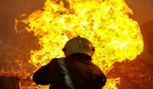 آتش سوزی انبار بزرگ ایزوگام و چسب در ارومیه مهار شد