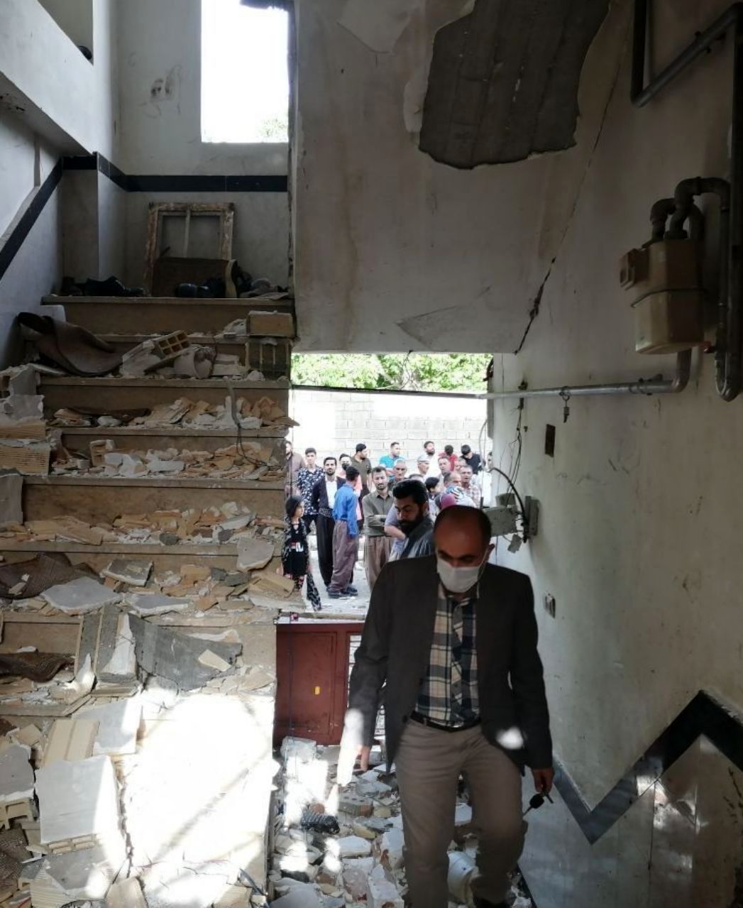 انفجار مهیب گاز در ساختمان مسکونی دو مصدوم بر جای گذاشت+عکس