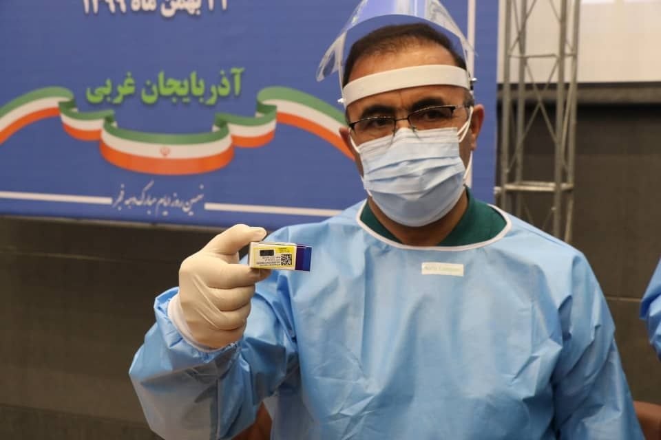 تزریق نخستین واکسن کووید ۱۹ در آذربایجان غربی آغاز شد