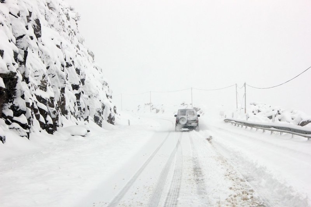 راه دسترسی ۲۰ روستای شهرستان خوی بر اثر بارش برف مسدود شد