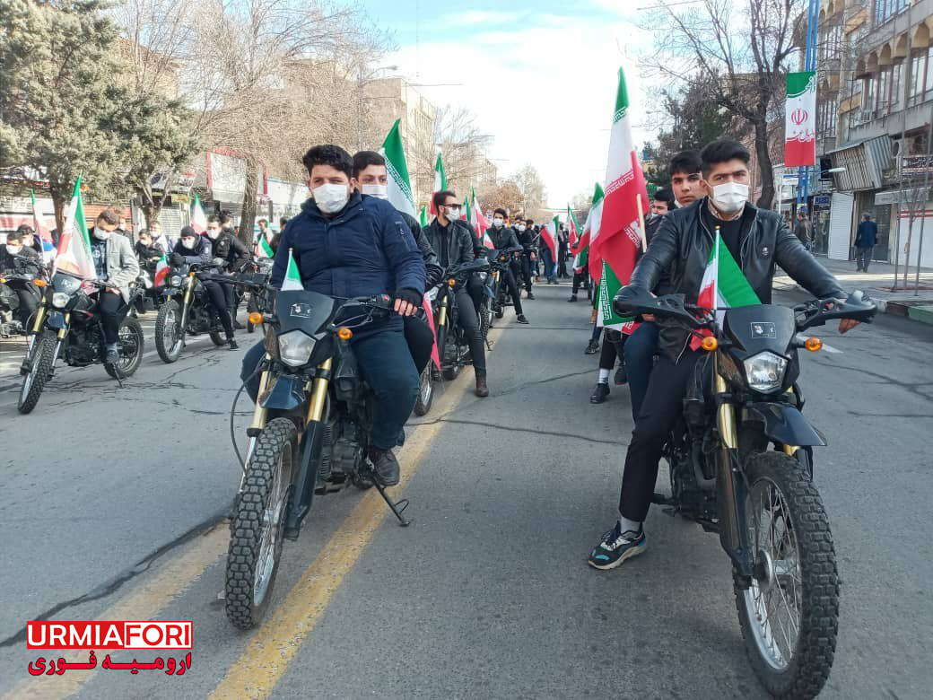 راهپیمایی باشکوه خودرویی و موتوری ۲۲ بهمن در ارومیه
